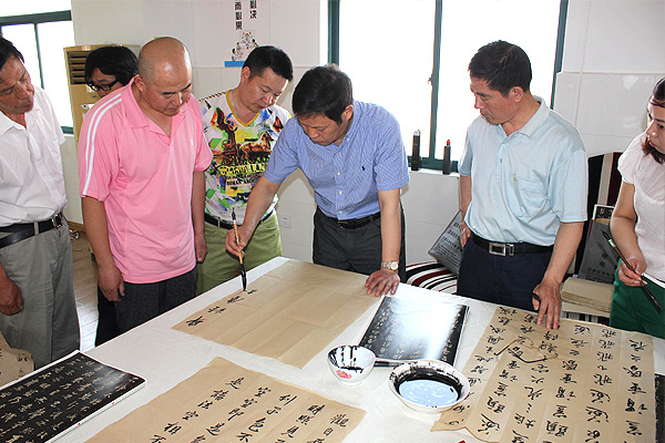 中國(guó)人民大學(xué)、北京師范大學(xué)王學(xué)嶺書(shū)法工作室在安邦集團(tuán)面授會(huì)(圖2)